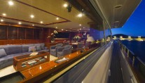 Yacht BOJANGLES -  Side Deck looking in